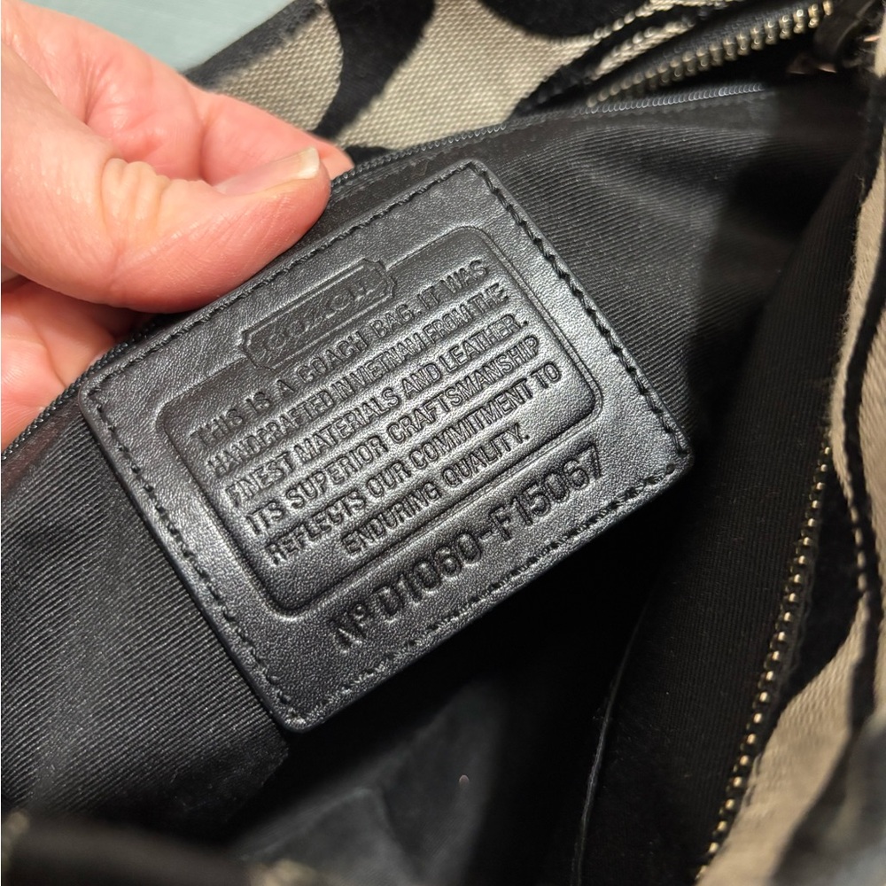 Coach F15067 Black and Gray Shoulder Bag Very Clean Inside - Picture 9 of 16